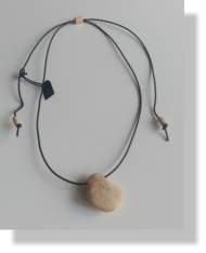 Penjoll RUSTIC 14�  Alzina - 4 peces vern�s natural i cuir reciclat color negre.