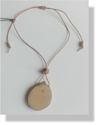 Penjoll RUSTIC 16�  Alzina - 5 peces vern�s natural i cuir reciclat color natural.